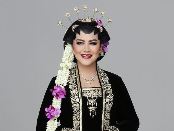 Foto: Kahiyang Ayu Manglingi Banget Saat Jadi Model Pengantin Solo
