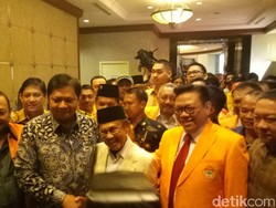 BJ Habibie Hadiri Mukernas Kosgoro, Disambut Airlangga-Agung-Idrus