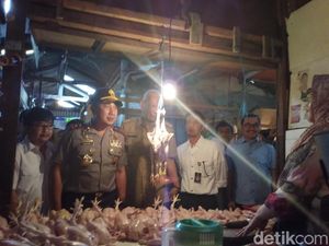 Jelang Akhir Tahun, Kapolda Jabar Blusukan ke Pasar Cek Harga Jelang Akhir Tahun, Kapolda Jabar Blusukan ke Pasar Cek Harga
