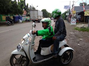Melihat Semangat Dede, Difabel yang Jadi Driver Ojek Online Melihat Semangat Dede, Difabel yang Jadi Driver Ojek Online