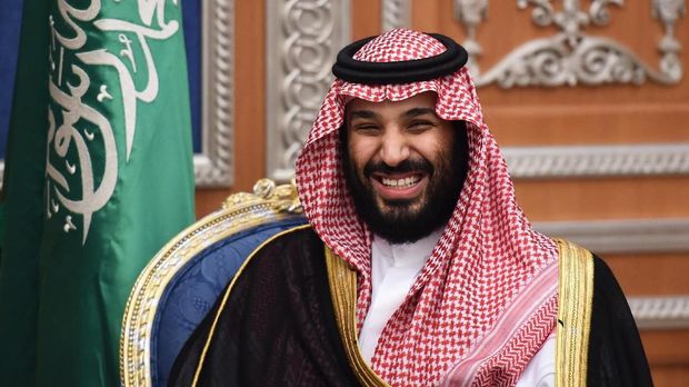 Saudi Crown Prince Mohammed bin Salman attends a meeting with Lebanon's Christian Maronite patriarch on November 14, 2017, in Riyadh.Saudi Arabia's King Salman hosted the head of the Lebanese Maronite church Beshara Rai, a historic first at a time when Riyadh is stepping up the pressure on Iran-backed Hezbollah. / AFP PHOTO / Fayez Nureldine