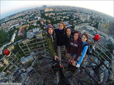 Ini Pemuda Rusia yang Awali Tren Menantang Maut di Ketinggian