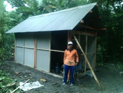 Mbah Panidin yang Hidup Sendiri di Hutan Dibuatkan Rumah Baru