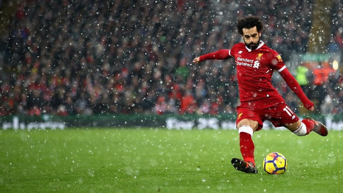 Mohamed Salah punya 19 gol dari kaki kiri musim ini (Clive Brunskill/Getty Images)