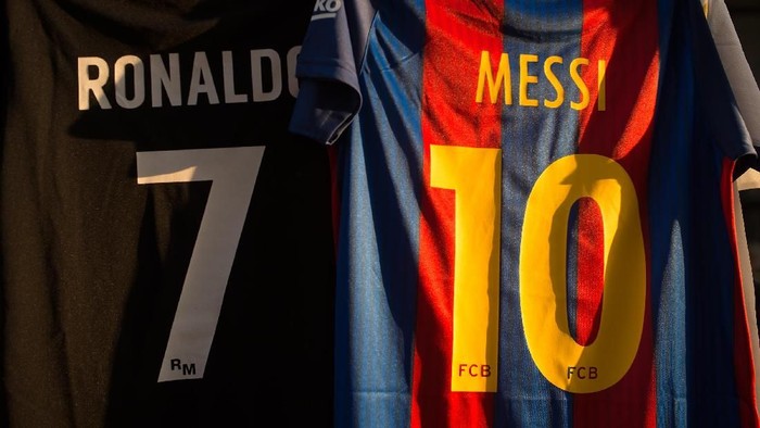 MADRID, SPAIN - AUGUST 16: The shirts of Cristiano Ronaldo of Real Madrid CF and Lionel Messi of FC Barcelona are for sale at a stall outside the Santiago Bernabeu stadium ahead of the Supercopa de Espana Final 2nd Leg match between Real Madrid and FC Barcelona at Estadio Santiago Bernabeu on August 16, 2017 in Madrid, Spain. (Photo by Denis Doyle/Getty Images)