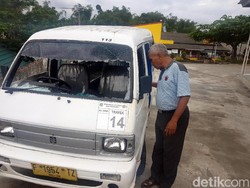 Gerombolan Pelajar Ngamuk dan Rusak 4 Angkot di Sukabumi