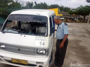 Polisi Buru Gerombolan Pelajar Perusak Angkot di Sukabumi Polisi Buru Gerombolan Pelajar Perusak Angkot di Sukabumi