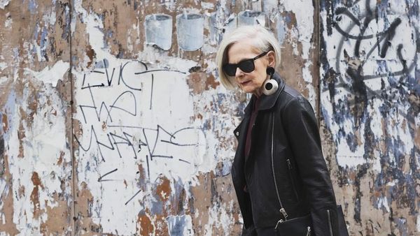 Foto: Nenek 64 Tahun Ini Punya Gaya yang Lebih Keren dari Kamu