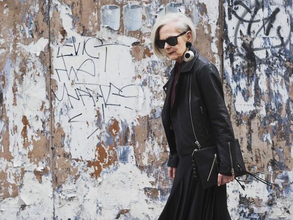 Foto: Nenek 64 Tahun Ini Punya Gaya yang Lebih Keren dari Kamu