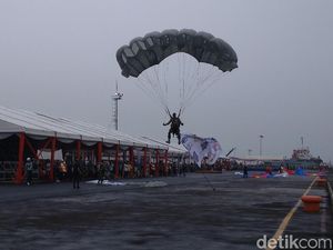 Atraksi Terjun Payung Siap Meriahkan Hari Nusantara di Cirebon