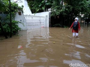 Kadis SDA DKI: Banjir Saat Ini Hanya Tiga Jam Kadis SDA DKI: Banjir Saat Ini Hanya Tiga Jam