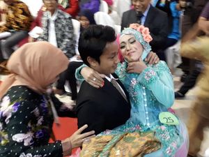 Bahagianya 79 Pasangan Ini Setelah Resmi Menikah