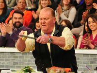 Mario Batali Tepis Tuduhan Pelecehan Seksual yang Diajukan Natali Tene