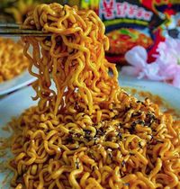 Kenyal Pedas Mie Instan Korea yang Mengguncang Lidah