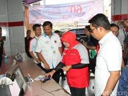 Beli Oli Kini Bisa Pakai Kartu Elektronik