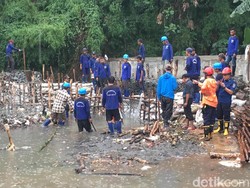 Berkali-kali Jebol, Kapan Tanggul Kali Pulo di Jati Padang Dibeton?