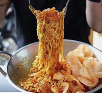 Kenyal Pedas Mie Instan Korea yang Mengguncang Lidah