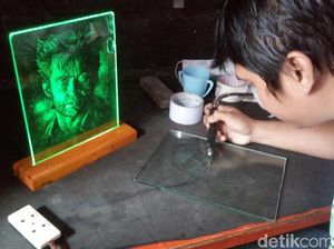 Melihat Karya Lukisan Kaca dari Kabupaten Semarang