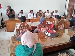 Ini Dia Penjelasan Pemkab Pati kepada Massa Penolak Pabrik Semen