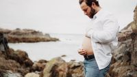 Kocak! Saat Calon Ayah Lakukan Maternity Photoshoot