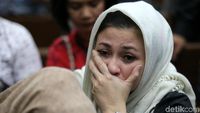 Gaya Istri Setya Novanto Pakai Jam Chanel Miliaran Rupiah Saat Persidangan