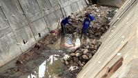 Antisipasi Banjir, Selokan di Rawa Bunga Jatinegara Diperbesar