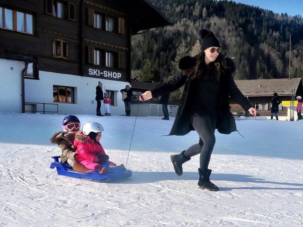 Foto: Travelingnya Keluarga Sosialita yang Beli Gunung di Swiss Foto: Travelingnya Keluarga Sosialita yang Beli Gunung di Swiss