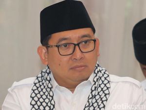 Fadli Zon Juga akan Polisikan 2 Akun Lain Terkait Hoax Foto Dirinya Fadli Zon Juga akan Polisikan 2 Akun Lain Terkait Hoax Foto Dirinya