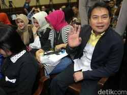 Datangi Sidang Novanto, Azis: Insyaallah dalam Lindungan-Nya