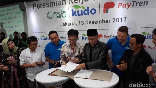 Suasana penandatanganan. Foto: Danang Sugianto