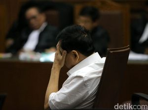 Momen Novanto Dinyatakan Sehat tapi Tak Merespons Pertanyaan Hakim Momen Novanto Dinyatakan Sehat tapi Tak Merespons Pertanyaan Hakim