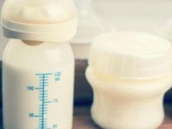 Ibu Menyusui, Yuk Simpan ASI di Kulkas dengan Tepat