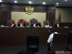 Menunduk Saat Ditanya Hakim, Setya Novanto: Saya Kurang Sehat