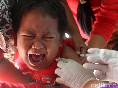 Begini Ekspresi Anak-anak saat Vaksin Difteri