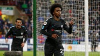 Willian merupakan bukti kesuksesan Chelsea menggoda pemain incaran klub lain. Dia dibajak dari Tottenham Hotspur saat membeli pemain asal Brasil itu dari Anzhi Makhachkala di tahun 2013. (Foto: Andrew Yates/Reuters)