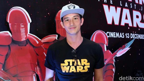 Forever Young! Mike Lewis yang Awet Muda