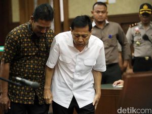 Terlalu Banyak Menunduk dan Jalan Bungkuk, Ini Bahayanya Terlalu Banyak Menunduk dan Jalan Bungkuk, Ini Bahayanya