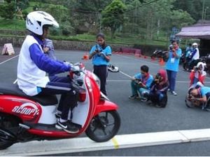 AHM Ajak Generasi Millennial Nge-blog dan Nge-vlog Safety Riding