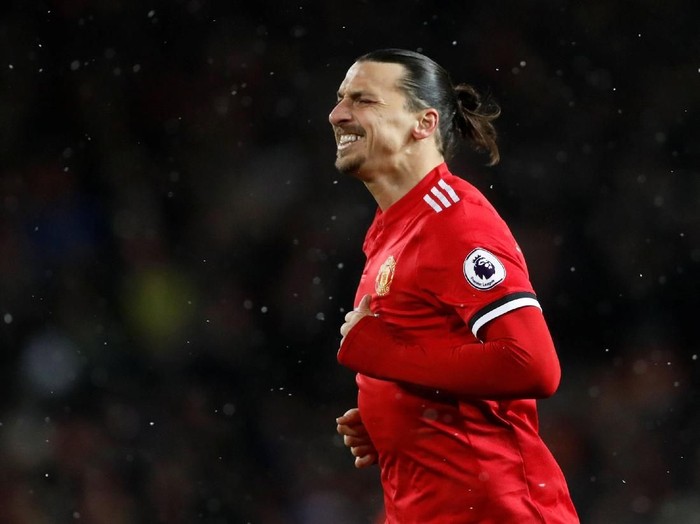 Soccer Football - Premier League - Manchester United vs Manchester City - Old Trafford, Manchester, Britain - December 10, 2017   Manchester United's Zlatan Ibrahimovic comes on as a substitute                          Action Images via Reuters/Carl Recine    EDITORIAL USE ONLY. No use with unauthorized audio, video, data, fixture lists, club/league logos or 