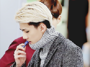 Selain Sandiaga, Artis Pria Korea Juga Doyan Pakai Lip Balm