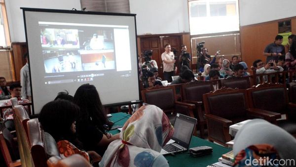 KPK Siarkan Drama Sidang Novanto dari PN Jaksel
