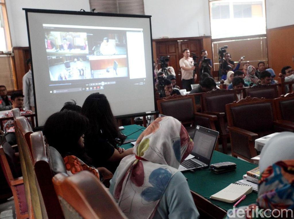 KPK Siarkan Drama Sidang Novanto dari PN Jaksel