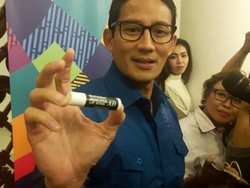 Sandiaga Ungkap Cerita di Balik 1,5 Bulan Pakai Pelembap Bibir