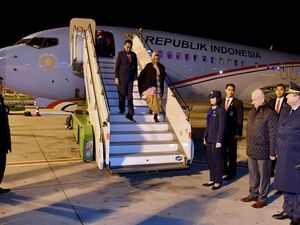 Tiba di Istanbul, Jokowi Siap KTT Luar Biasa OKI Soal Palestina Tiba di Istanbul, Jokowi Siap KTT Luar Biasa OKI Soal Palestina