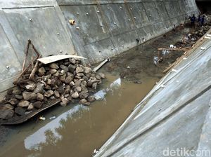 Hati-hati Selokan Mampet Jadi Sarang Nyamuk, Bagaimana Cara Atasinya? Hati-hati Selokan Mampet Jadi Sarang Nyamuk, Bagaimana Cara Atasinya?