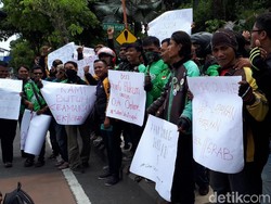 Ojek Online Desak Sahkan Aturan Bawa Penumpang di Zona Merah