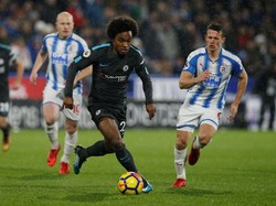 Willian membukukan sebanyak dua percobaan dalam laga itu. Satu berbuah gol, satu lainnya diblok (Foto: Andrew Yates/Reuters)