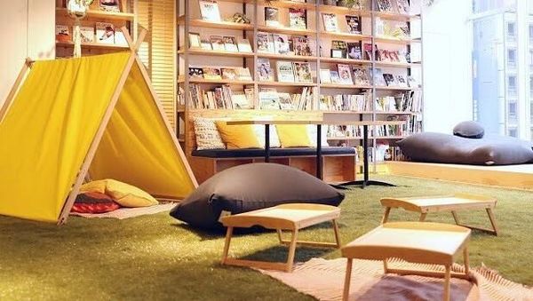 Foto: Bukan Minimarket, Ini Toko Buku 24 Jam