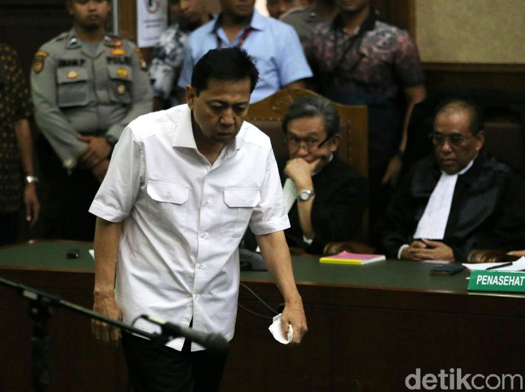 Dakwaan Dibacakan, Pengacara Setya Novanto Sebut Praperadilan Gugur