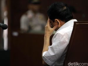 Foto: Berbagai Pose Setya Novanto di Ruang Sidang